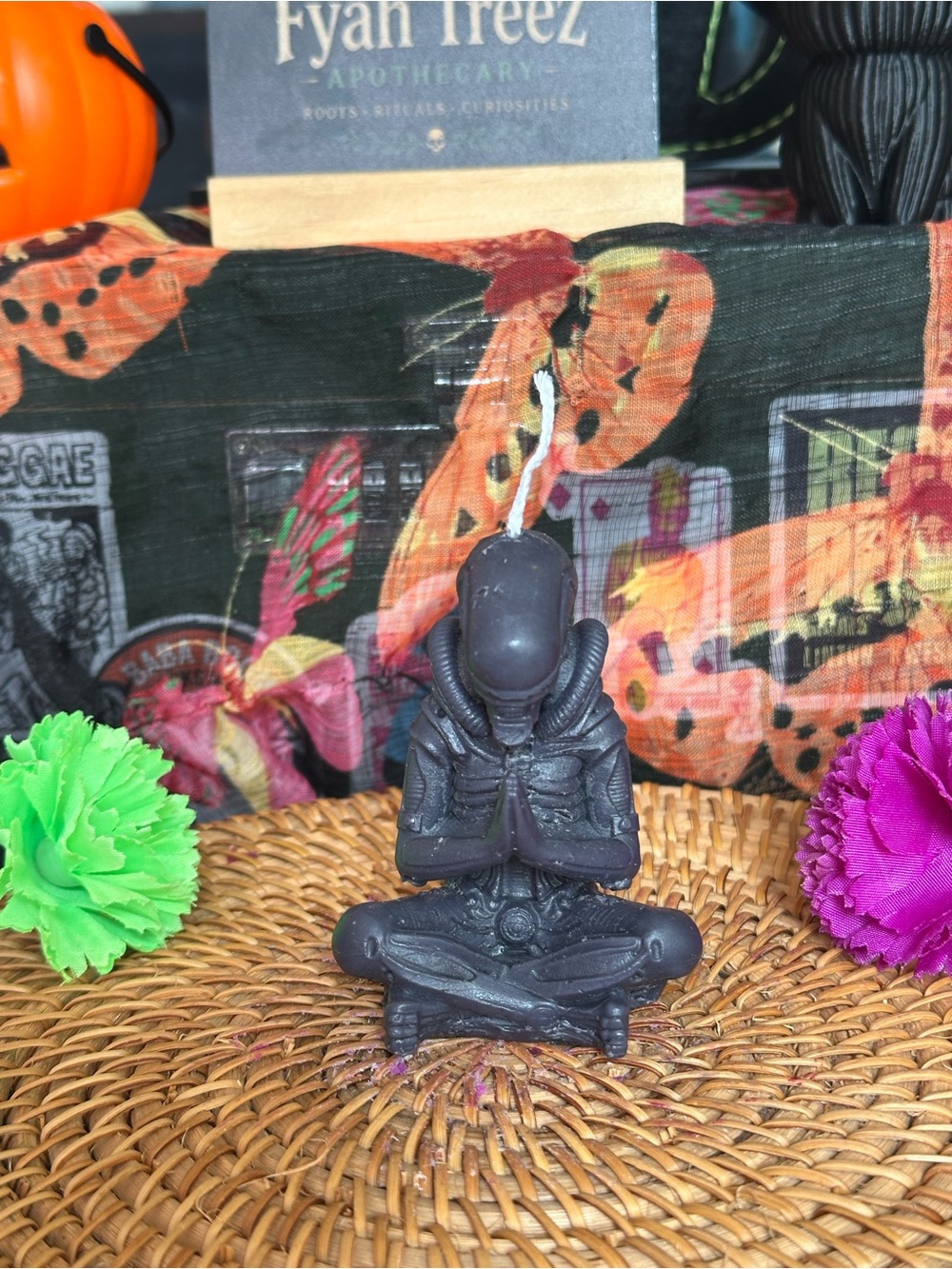 Alien Meditation Candle - Picture 6 of 9
